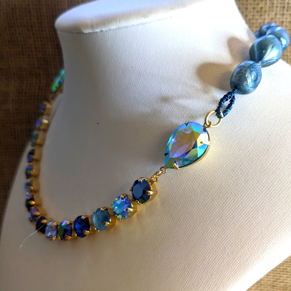 Blue Metallic AB Crystal & Natural Blue Baroque Pearls in Stunning Necklace - Picture 3 of 7